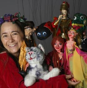 Charlotte Dore of Rosalita’s Puppets